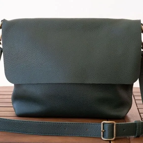Calma 11 600 Full Grain Leather Crossbody Bag Dark Green Spain Large EUC - Picture 1 of 8